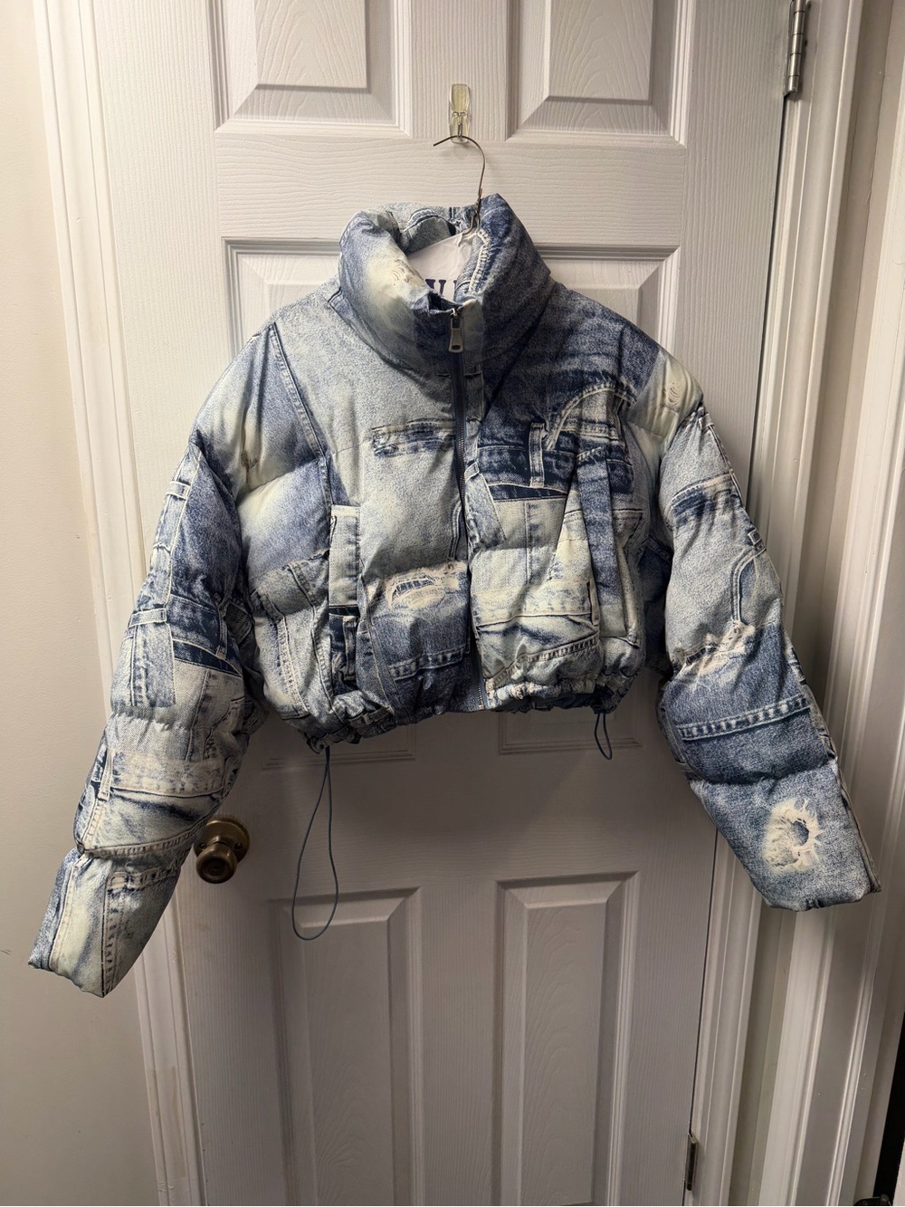 Urban Outfitters Light Blue Denim Print Cropped Jacket Size Large